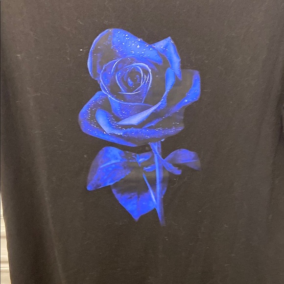 Final price accepted 💎 Black Blue Rose Crew Neck Short Sleeve Graphic Tee - Picture 2 of 4